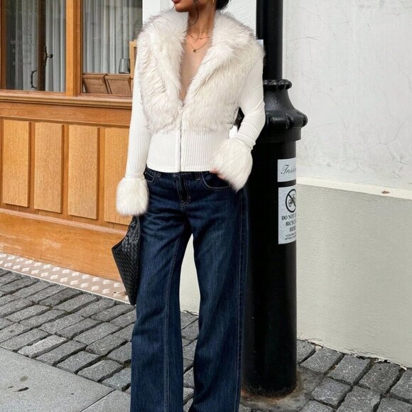 White Casual Women'sFaux Fur Zip-Up Long Sleeve ribbed top - Picture 3 of 8